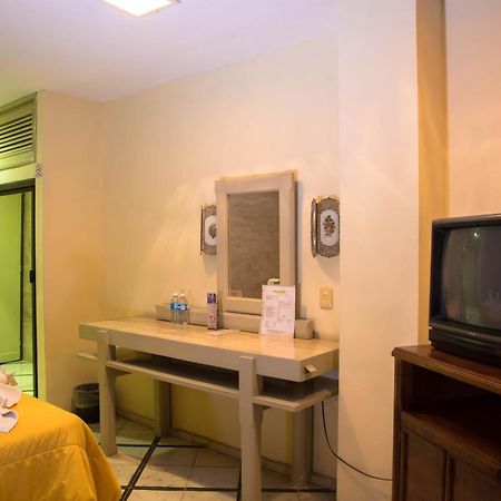 Hotel Ambassador Merida Room photo