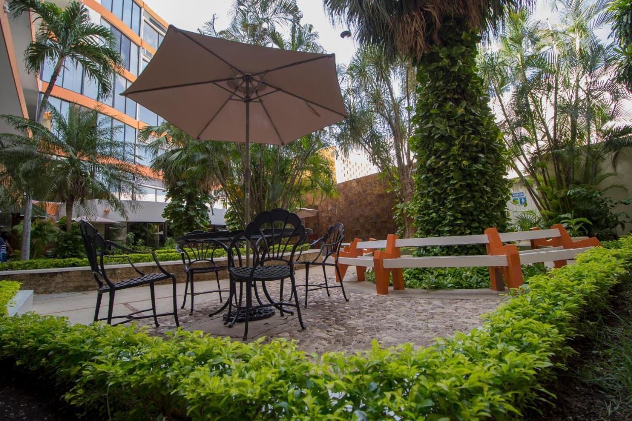 Hotel Ambassador Merida Exterior photo